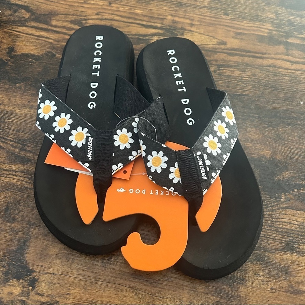 NWT Rocket Dog Black Sandals Spotlight 2 Daisy Field Cotton Floral Summer Beach